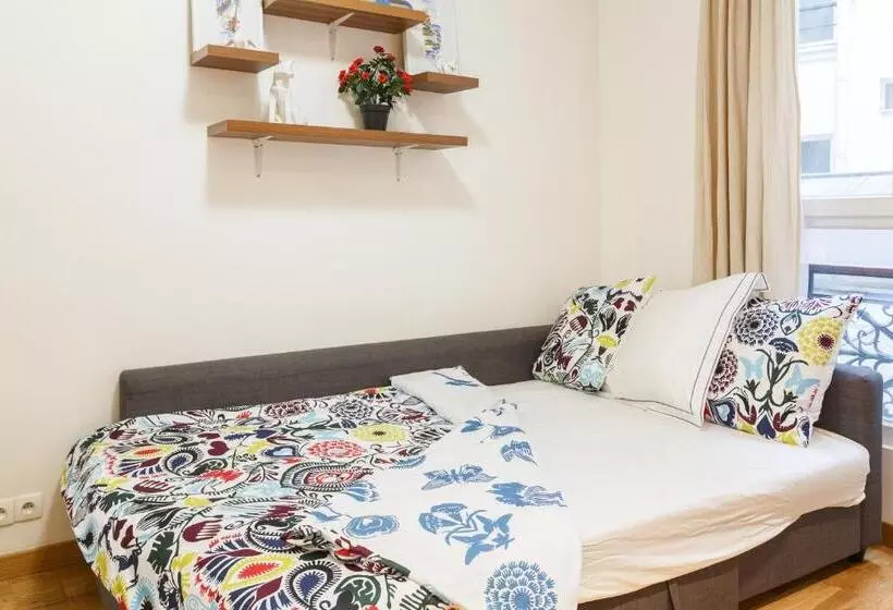 تختخواب و صبحانه Appartement Petits Champs Ii