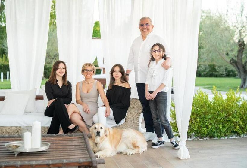 تختخواب و صبحانه Iconic Wellness Resort & Spa