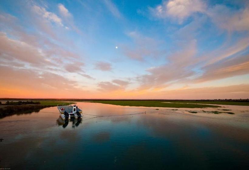 Hotel Bahia Bustamante Lodge