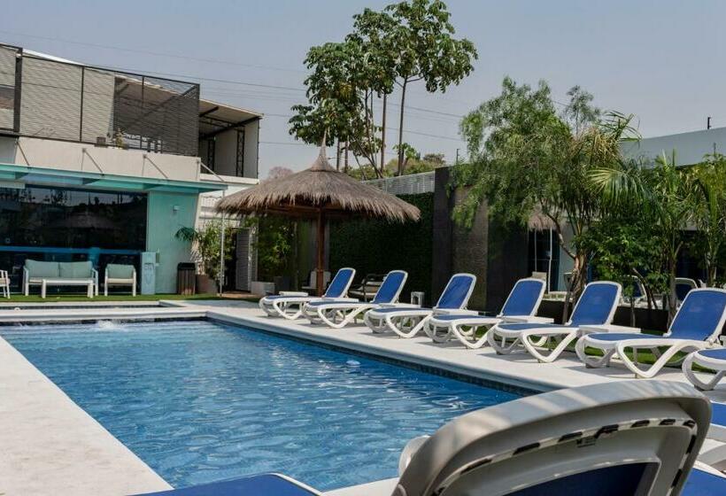 هتل Los Alpes Cipreses