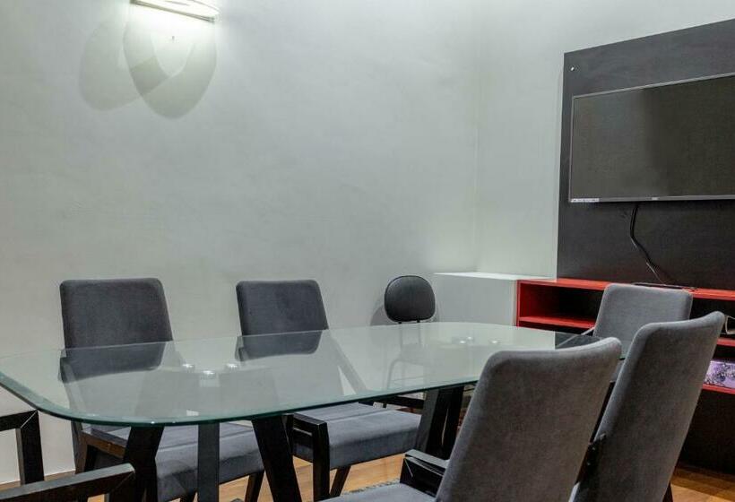 هتل Los Alpes Cipreses