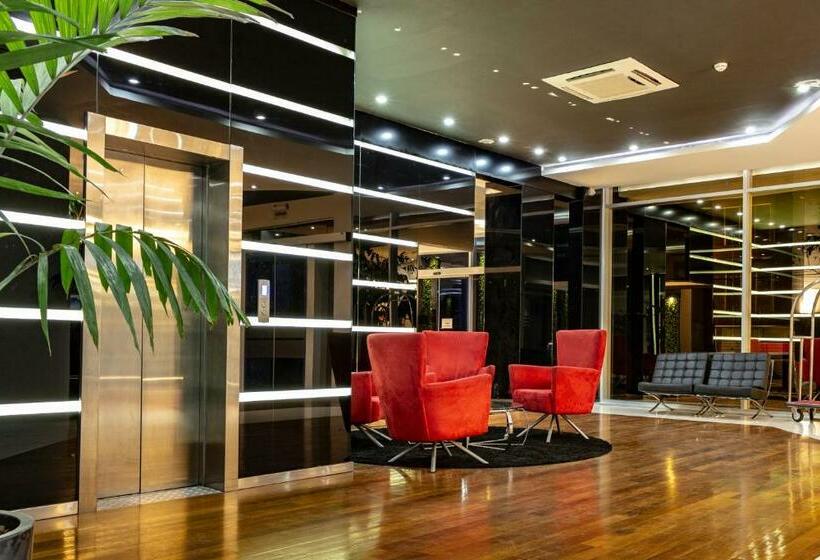 هتل Los Alpes Cipreses