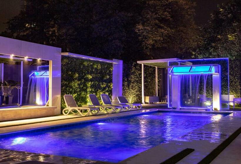 هتل Los Alpes Cipreses