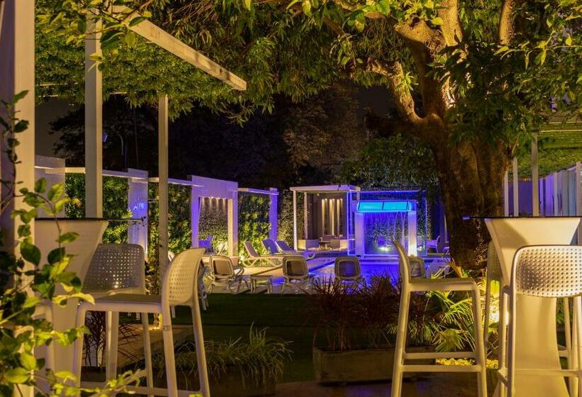 هتل Los Alpes Cipreses