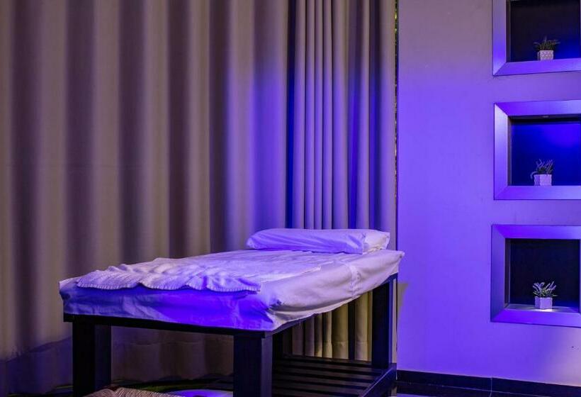 هتل Los Alpes Cipreses