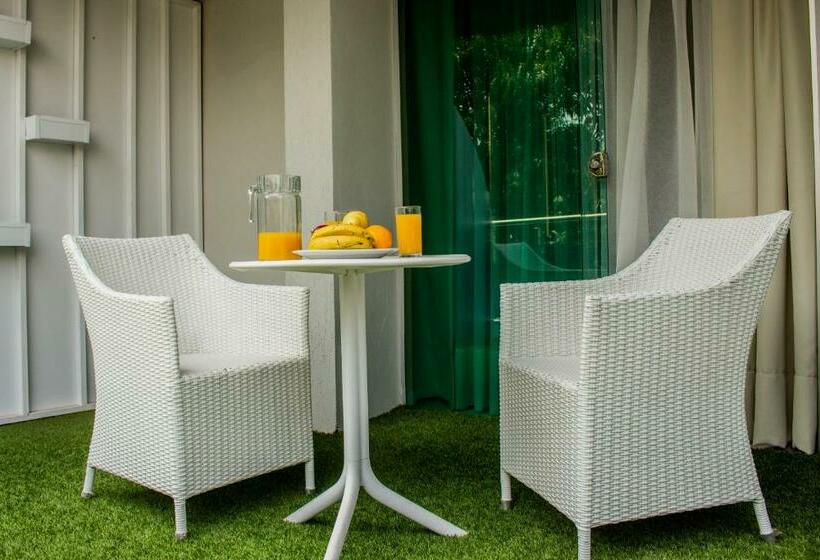 هتل Los Alpes Cipreses