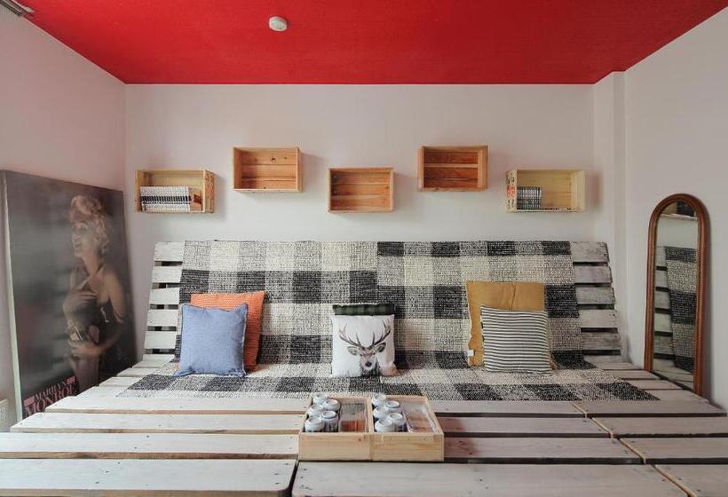 Music Uni Street Backpacker S Hostel