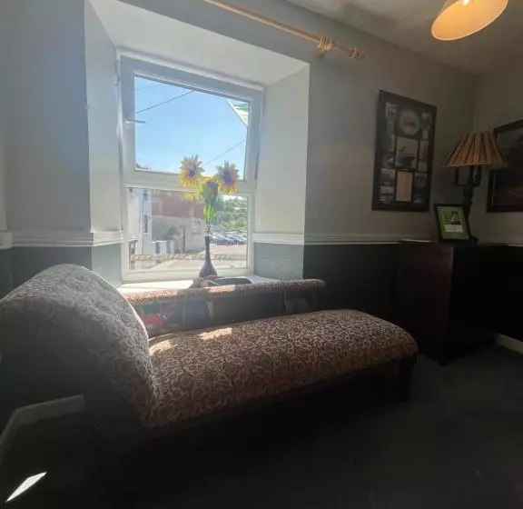 Annie May S Bar, B&b