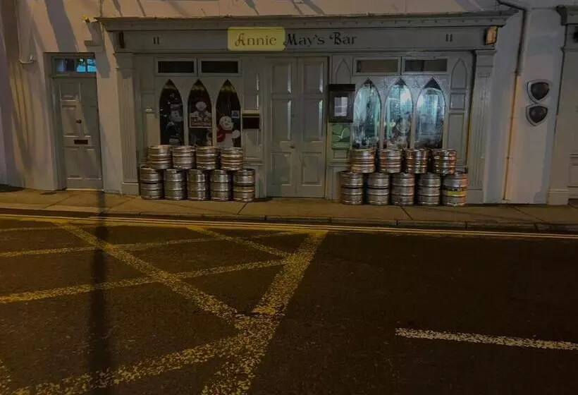 Annie May S Bar, B&b