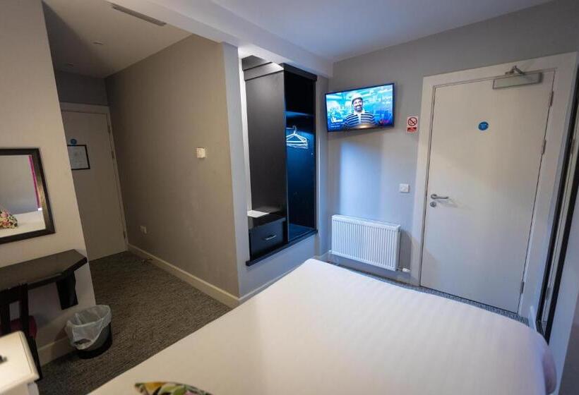 مبيت وإفطار Behan's Horseshoe Bar & Restaurant