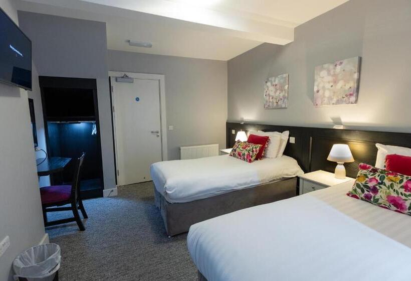 مبيت وإفطار Behan's Horseshoe Bar & Restaurant