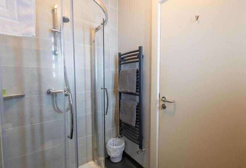 مبيت وإفطار Behan's Horseshoe Bar & Restaurant