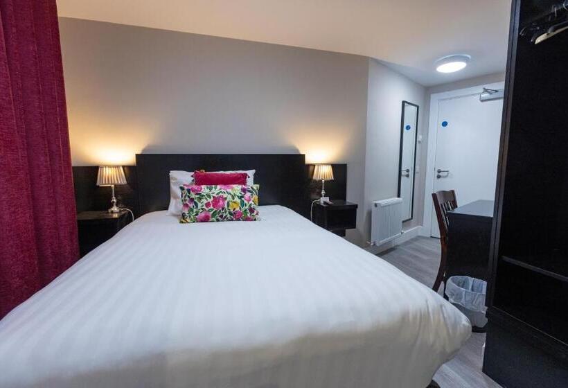 مبيت وإفطار Behan's Horseshoe Bar & Restaurant