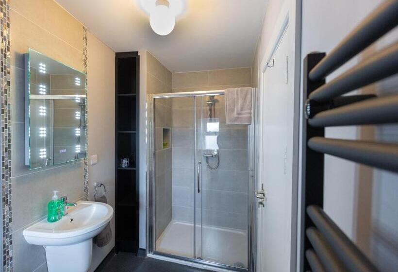 مبيت وإفطار Behan's Horseshoe Bar & Restaurant