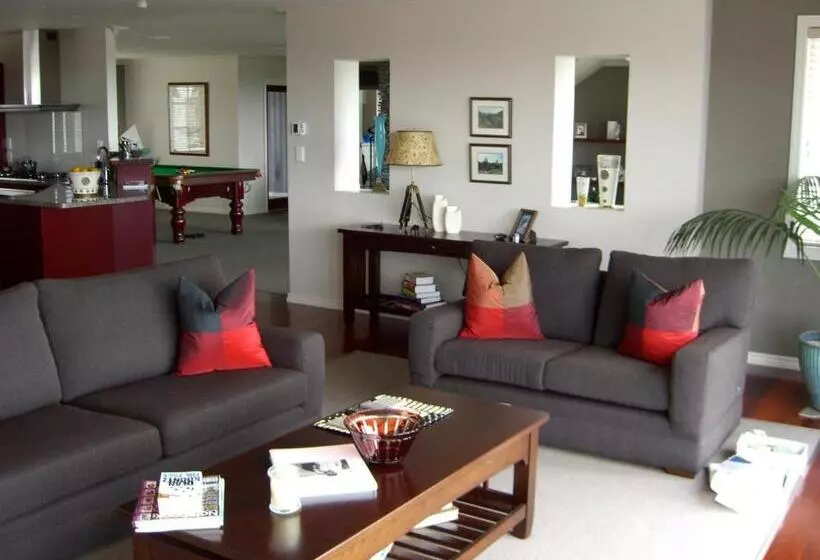 تختخواب و صبحانه Karanda Bnb