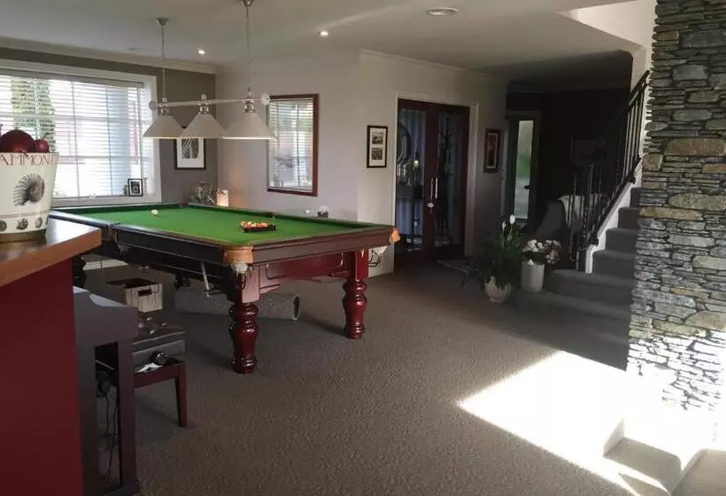 تختخواب و صبحانه Karanda Bnb