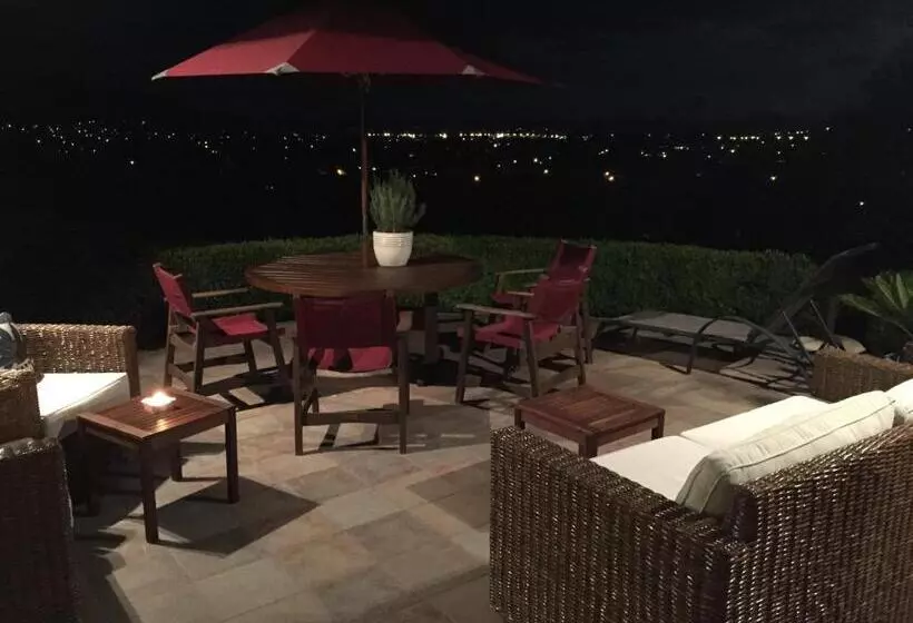 تختخواب و صبحانه Karanda Bnb