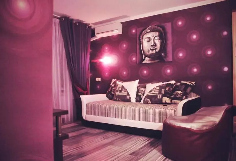 تختخواب و صبحانه Om Shanti