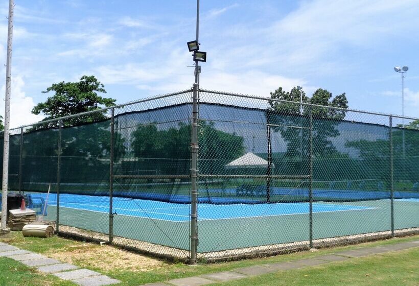 تختخواب و صبحانه The Illier S