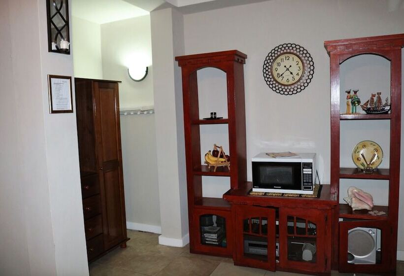 تختخواب و صبحانه The Illier S