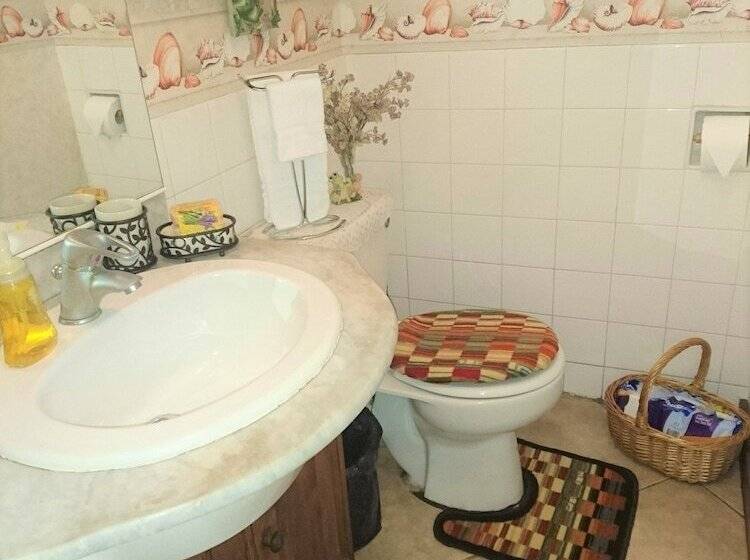 تختخواب و صبحانه The Illier S