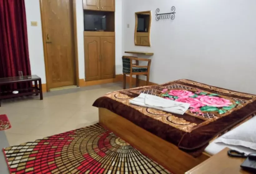 هتل Cox Beach Resort