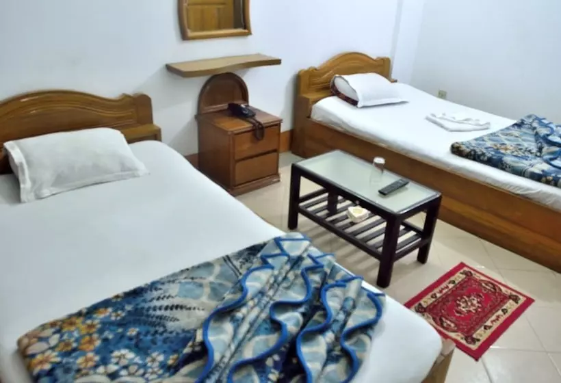 هتل Cox Beach Resort