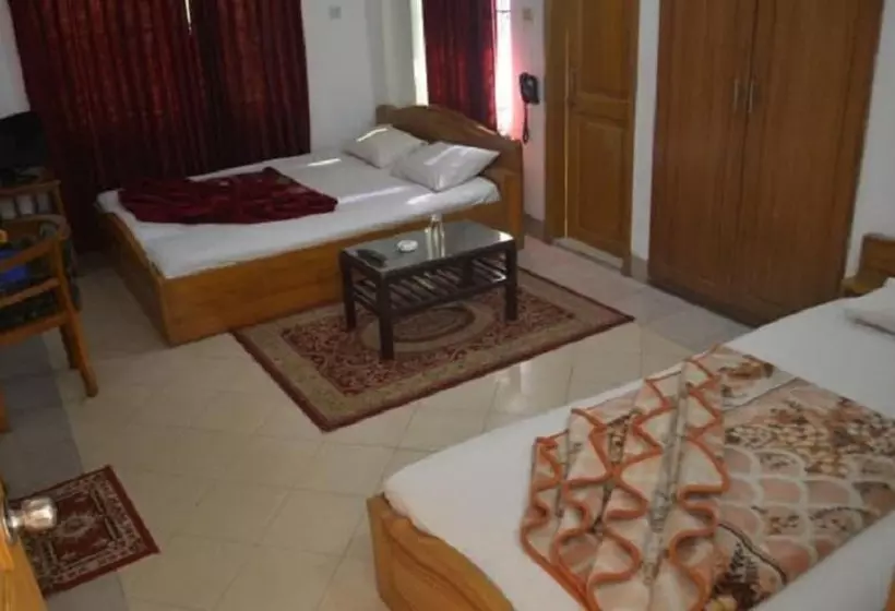 هتل Cox Beach Resort