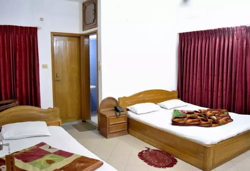هتل Cox Beach Resort