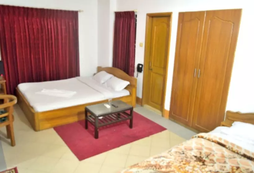 هتل Cox Beach Resort