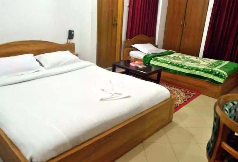 هتل Cox Beach Resort