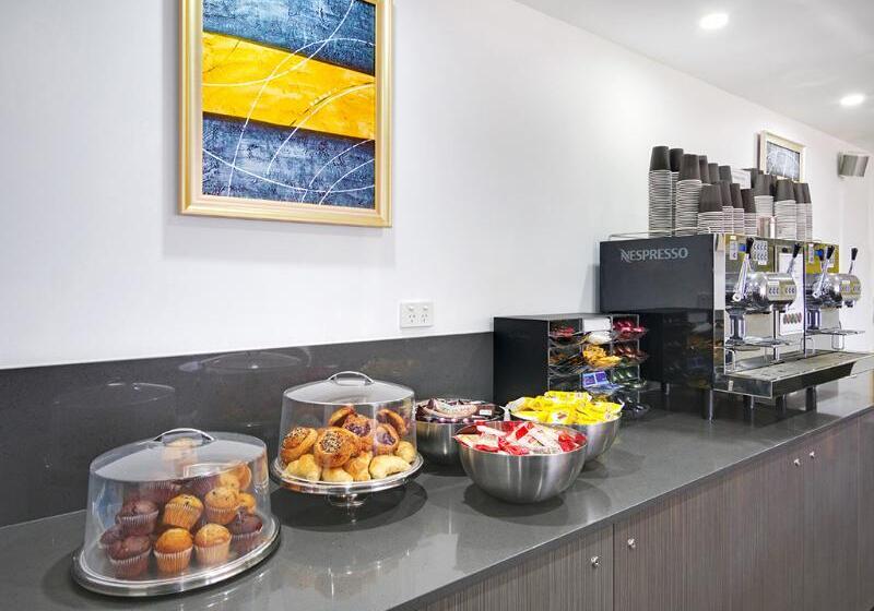 בית מלון כפרי Valuesuites Green Square