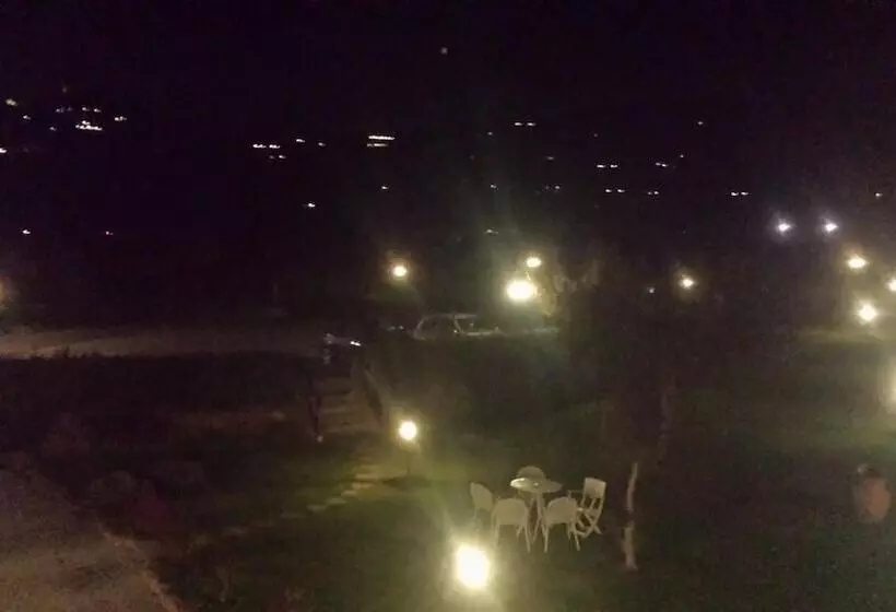 تختخواب و صبحانه Casale L'antico Carro