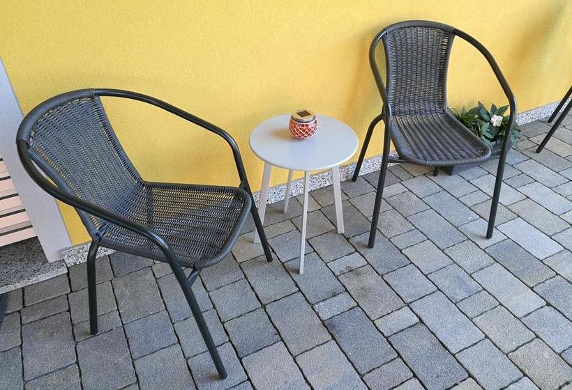 تختخواب و صبحانه L Acero