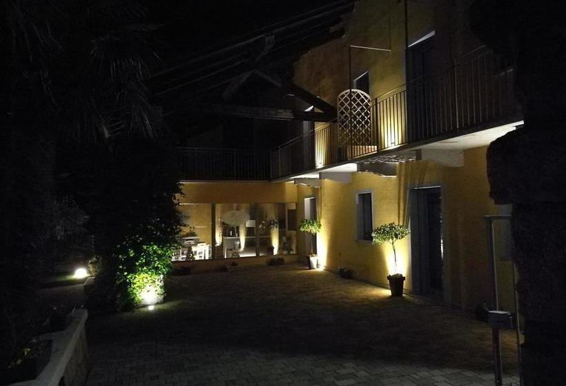 تختخواب و صبحانه L Acero