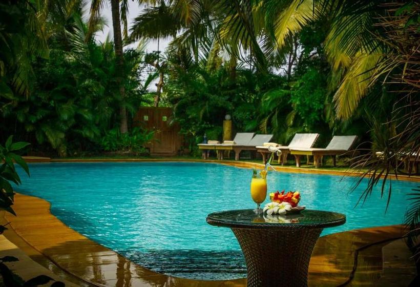 Hotel Papa Jolly Eco Resort Near Morjim Beach