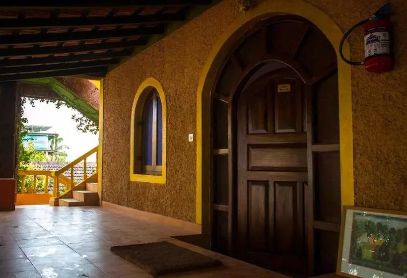 ホテル Papa Jolly Eco Resort Near Morjim Beach