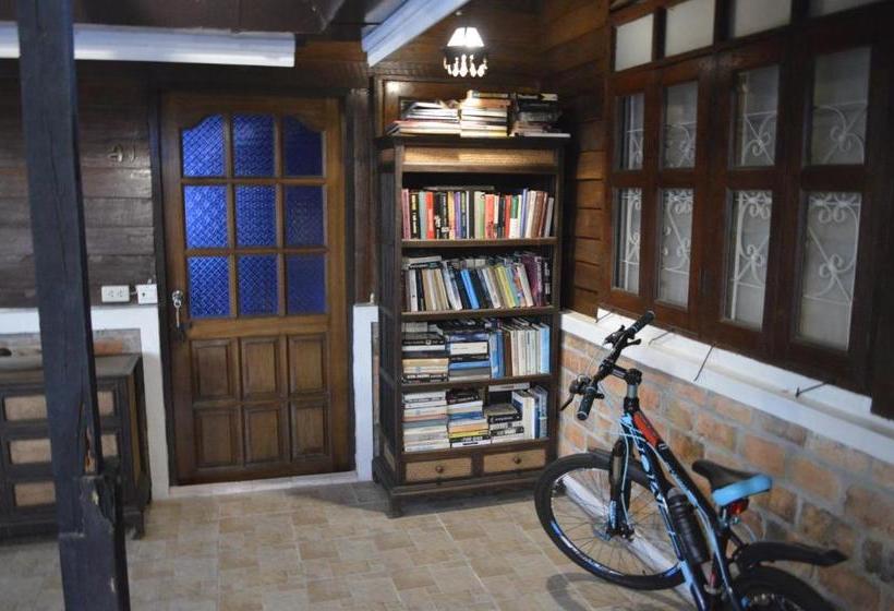 הוסטל Baan Thai Homestay By Bgb Villas