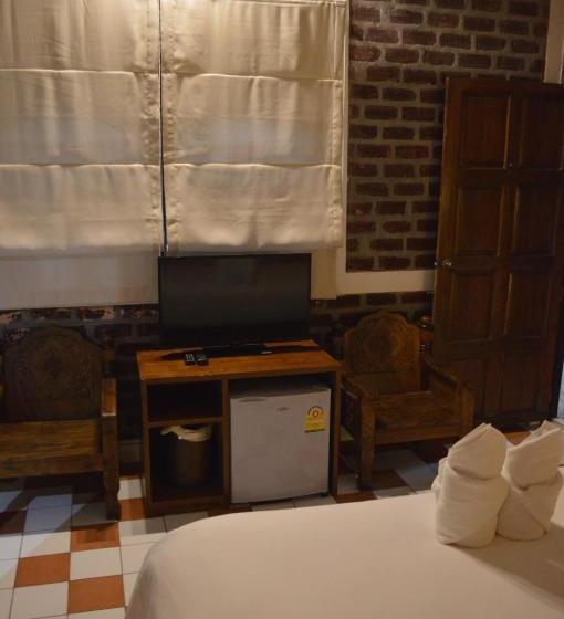 הוסטל Baan Thai Homestay By Bgb Villas