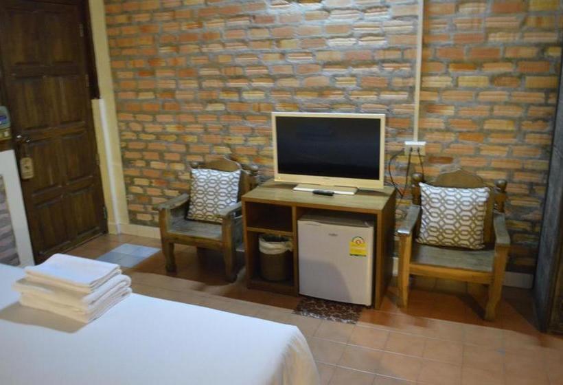 הוסטל Baan Thai Homestay By Bgb Villas