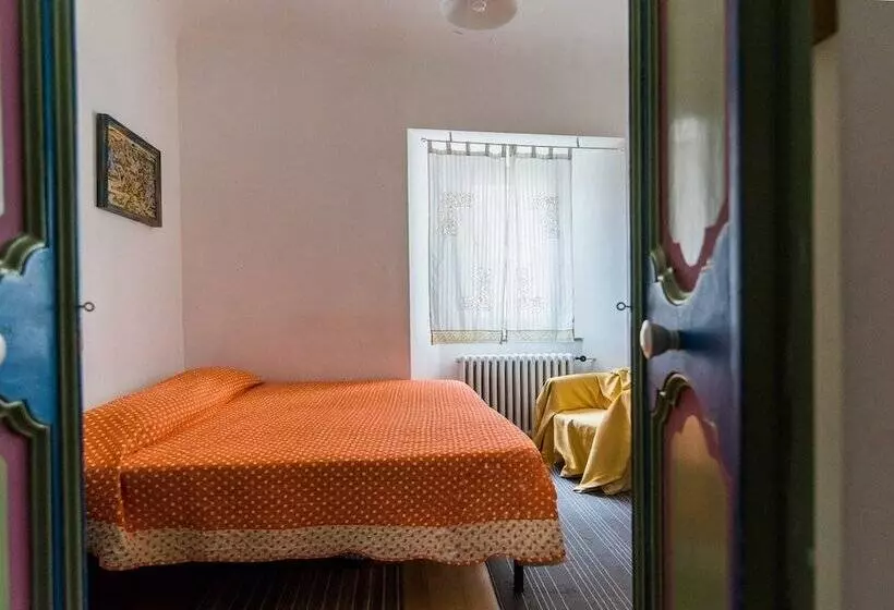 تختخواب و صبحانه La Casa Dell'artista