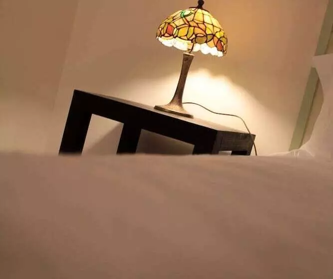 تختخواب و صبحانه Apartment Via Dell Astrologo