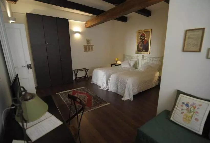 تختخواب و صبحانه Apartment Via Dell Astrologo