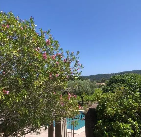 Hotelli Auberge De L Oumède