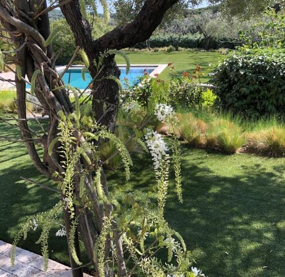 Отель Auberge De L Oumède