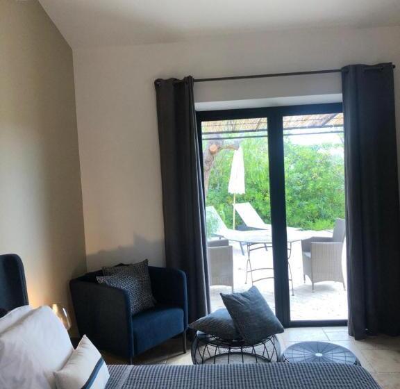 Отель Auberge De L Oumède