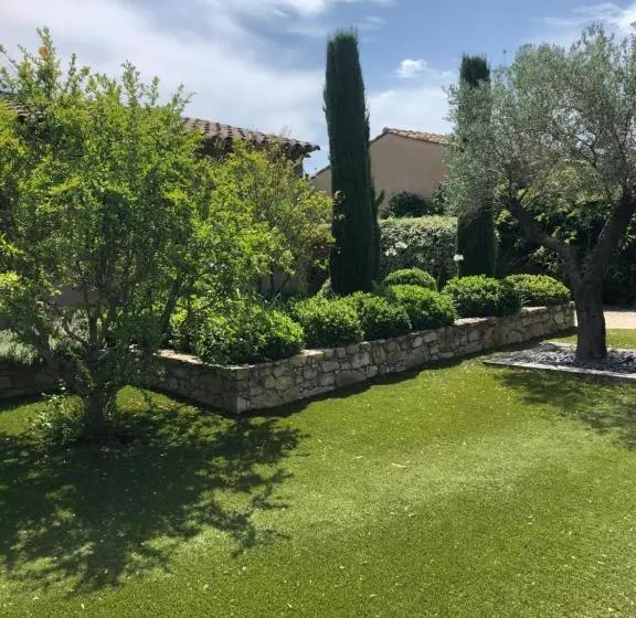 Hotelli Auberge De L Oumède