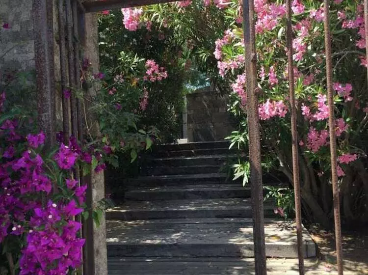 Hotelli Auberge De L Oumède