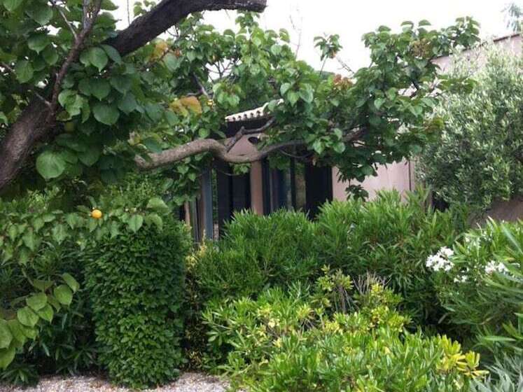 Отель Auberge De L Oumède