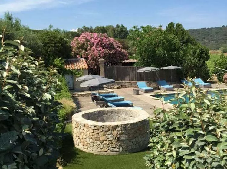 Hotelli Auberge De L Oumède